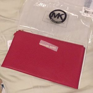 BRAND NEW MICHAEL KORS BEDFORD CLUTCH ❤️